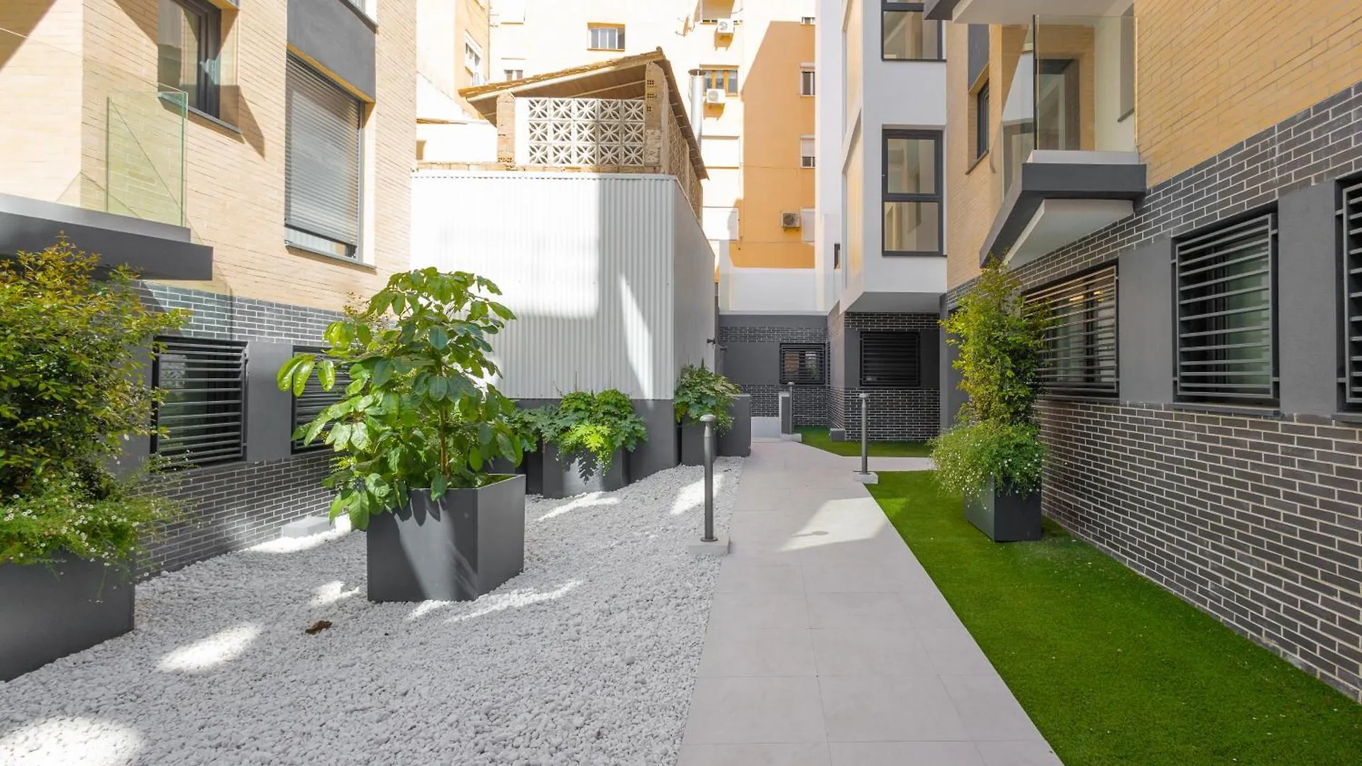 Urban Comfort - Pool & Parking Málaga 0*,  İspanya